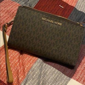 Clutch phone wallet. Michael kors